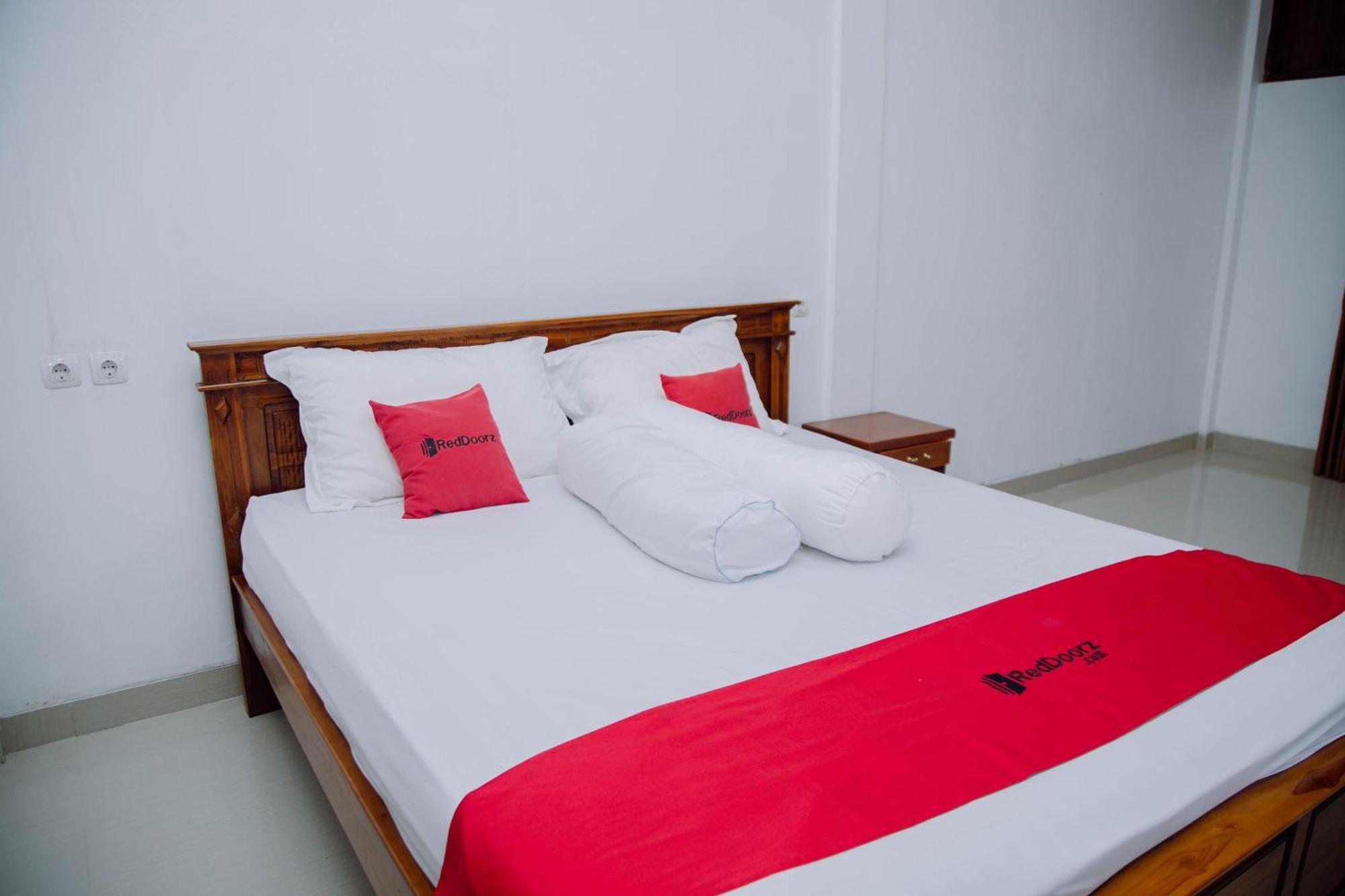 Reddoorz At Villa Bukit Senyum Lombok Kuripan  Zewnętrze zdjęcie