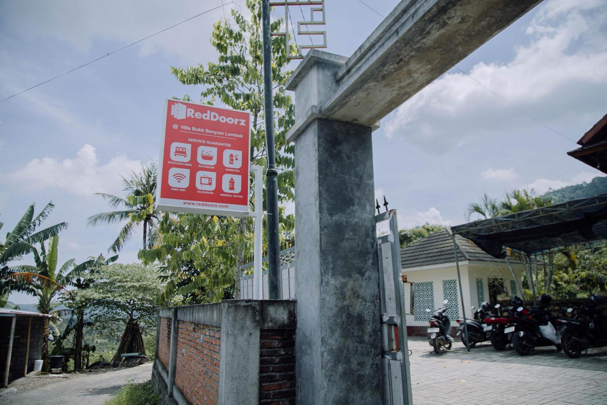 Reddoorz At Villa Bukit Senyum Lombok Kuripan  Zewnętrze zdjęcie